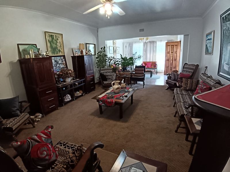 Space, Style & Serious Value – Your Dream Dual-Living Home Awaits! - Photo 5