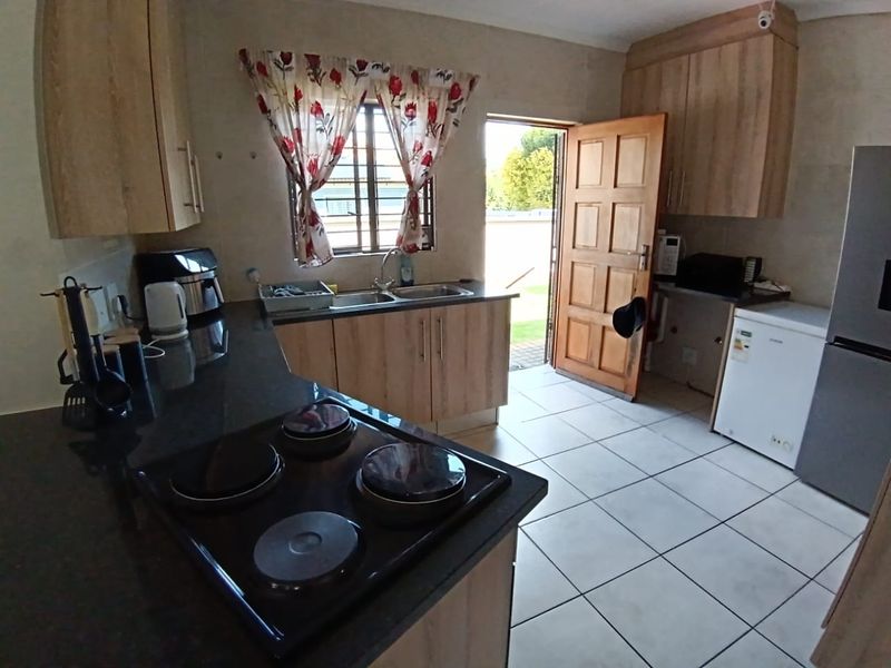 Modern Living Meets Secure Comfort – Your Perfect Sunair Park Home Awaits - Photo 9