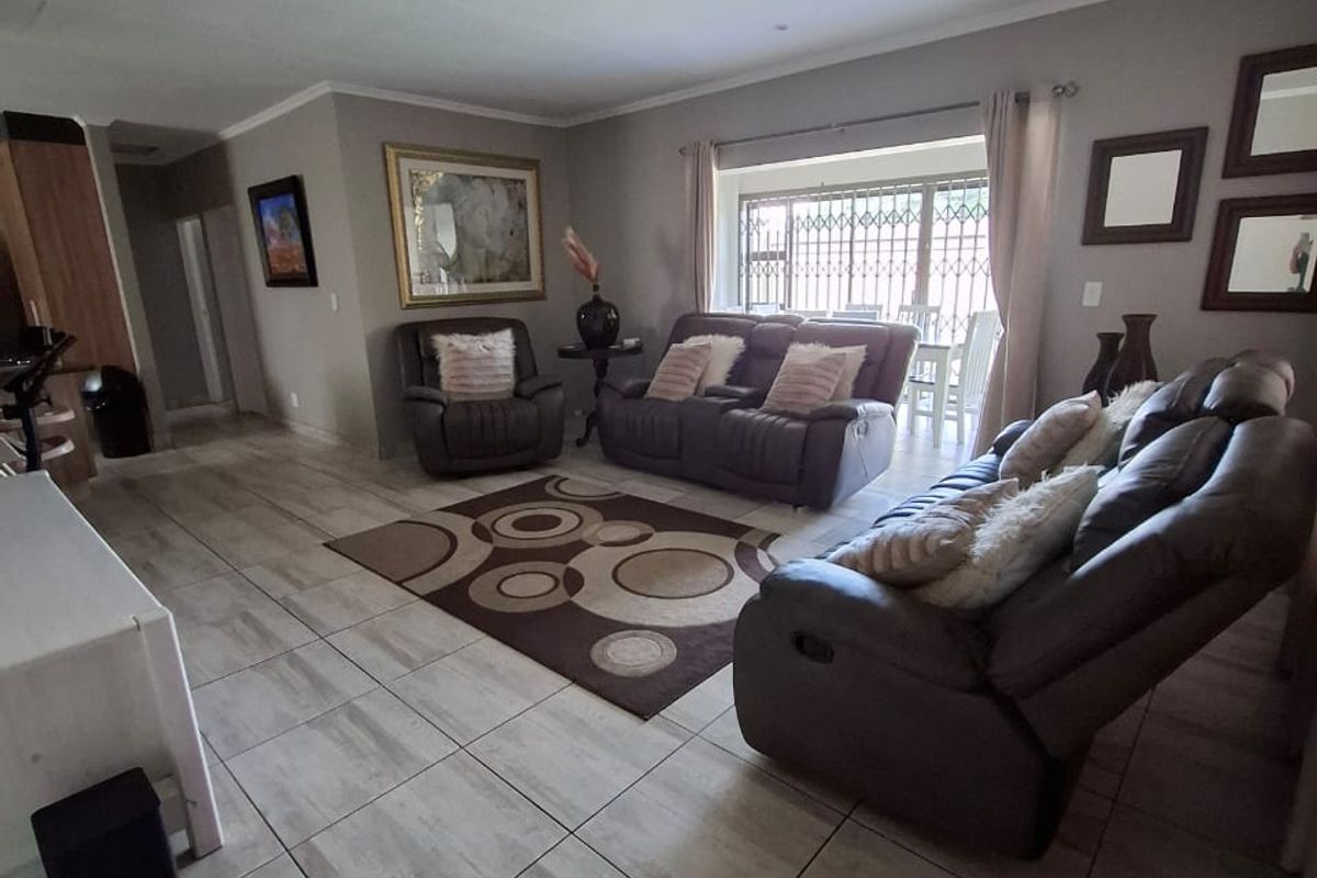 Contemporary Full-Title Home in a Secure Complex – Sunair Park, Brakpan - Photo 4