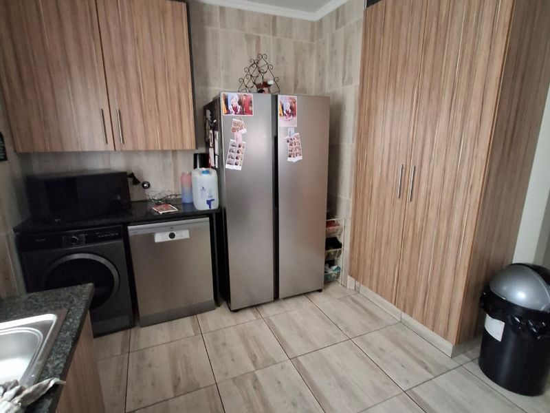 Contemporary Full-Title Home in a Secure Complex – Sunair Park, Brakpan - Photo 9