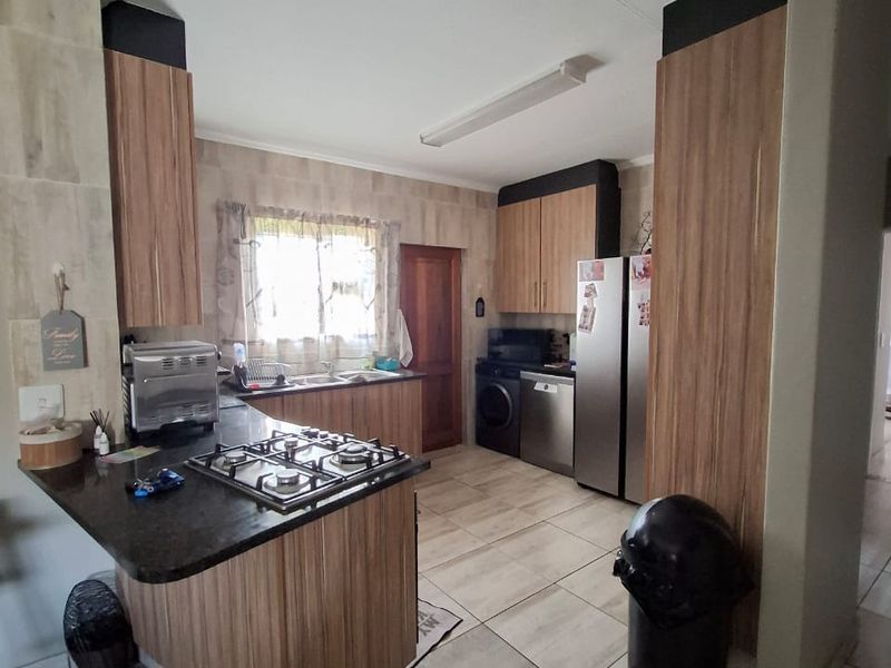 Contemporary Full-Title Home in a Secure Complex – Sunair Park, Brakpan - Photo 8