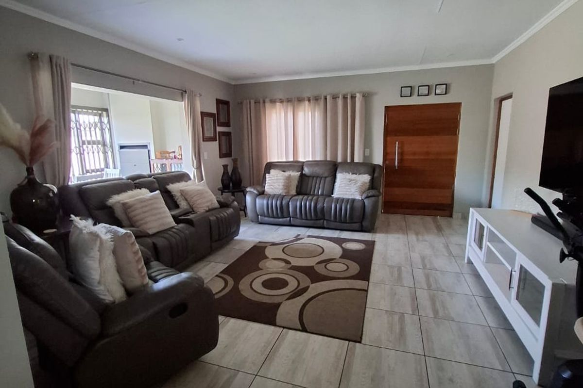 Contemporary Full-Title Home in a Secure Complex – Sunair Park, Brakpan - Photo 5