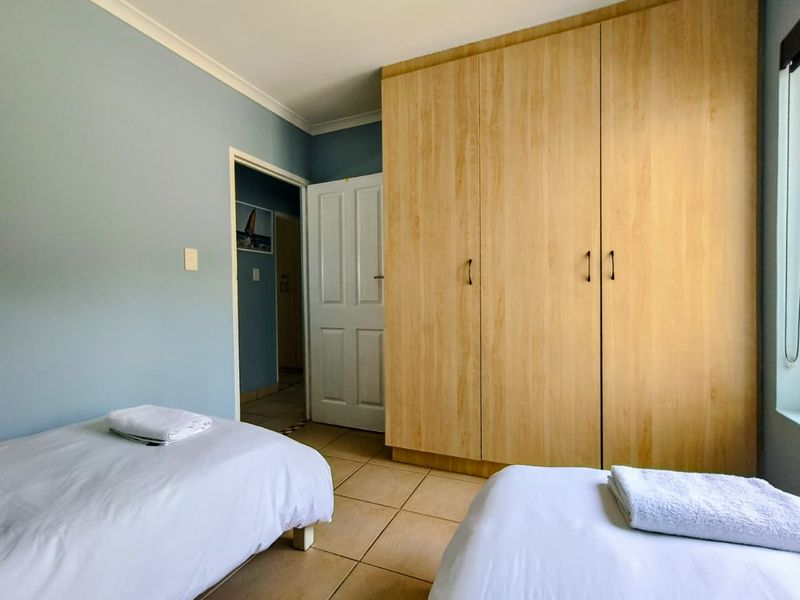 Perfect location on the canal - Photo 10