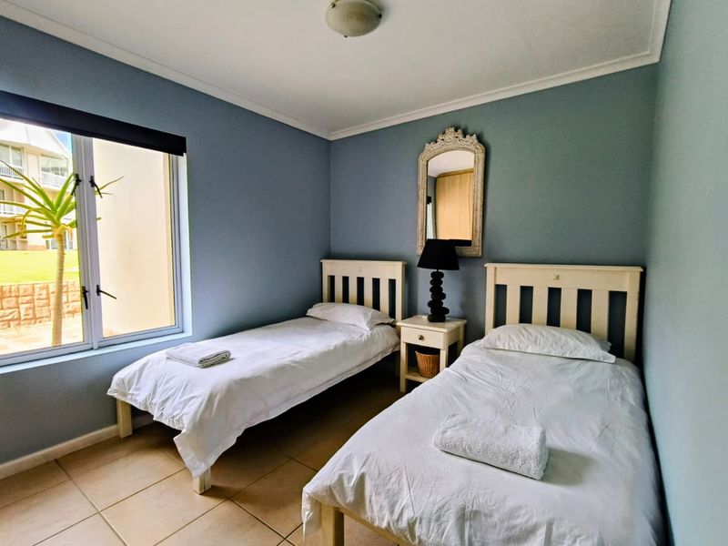 Perfect location on the canal - Photo 9