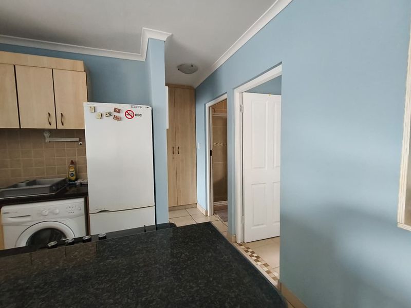 Perfect location on the canal - Photo 8