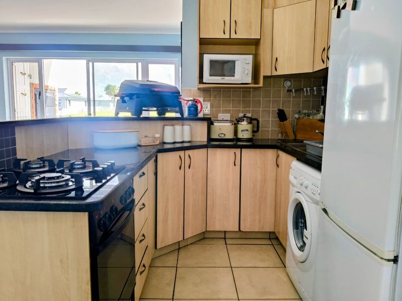 Perfect location on the canal - Photo 7