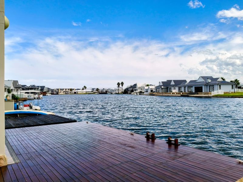 Perfect location on the canal - Photo 2