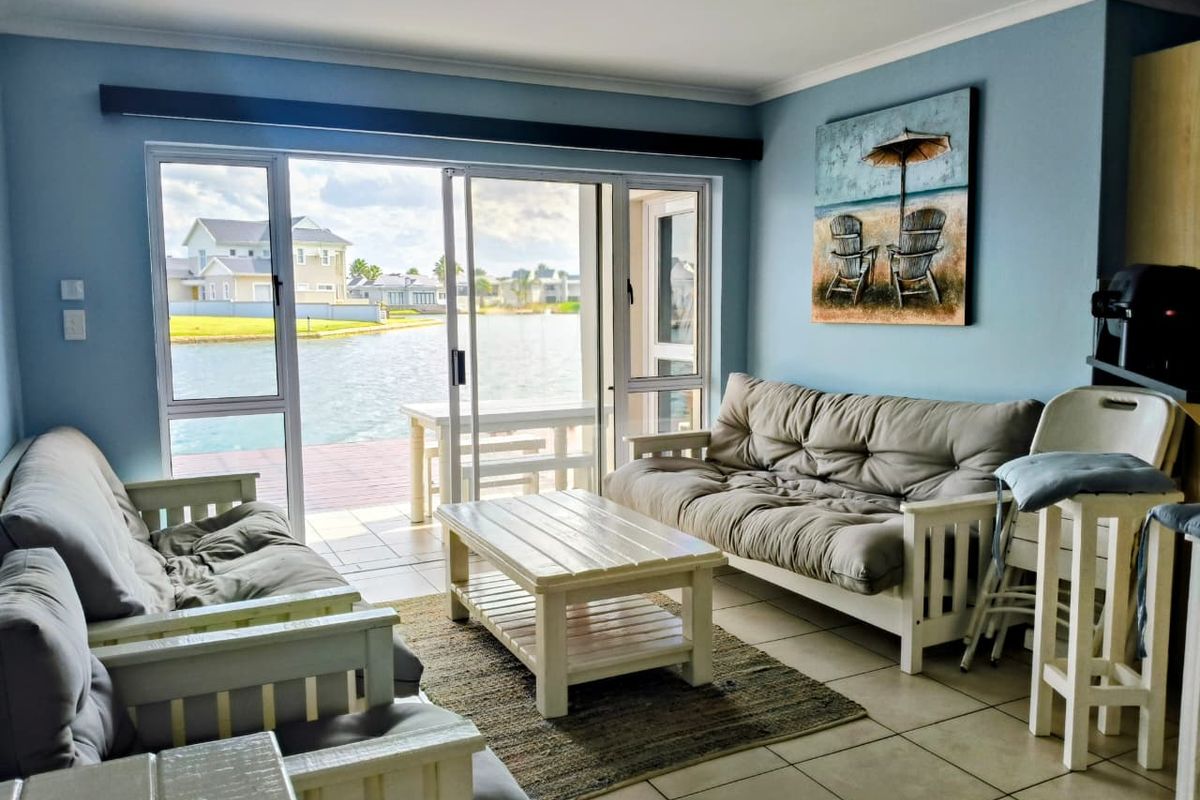 Perfect location on the canal - Photo 4