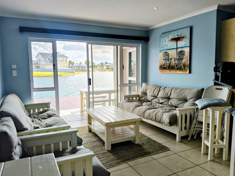 Perfect location on the canal - Photo 4