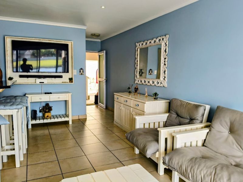 Perfect location on the canal - Photo 5