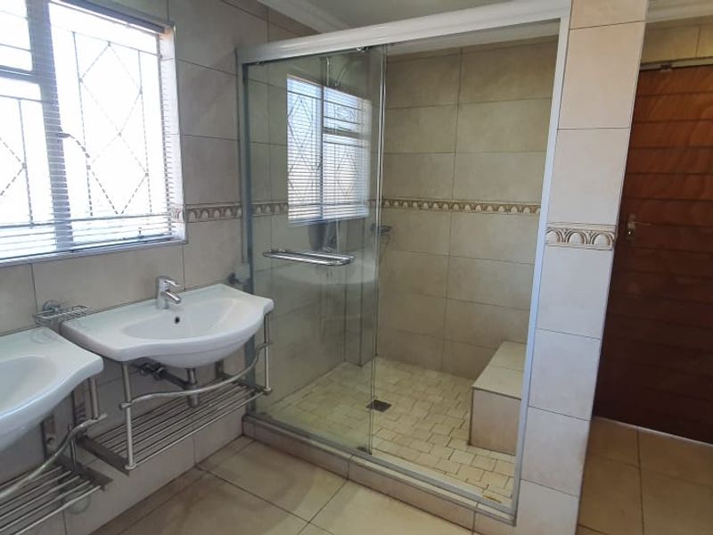 Stunning Family Home for Sale in Arconpark - Photo 8