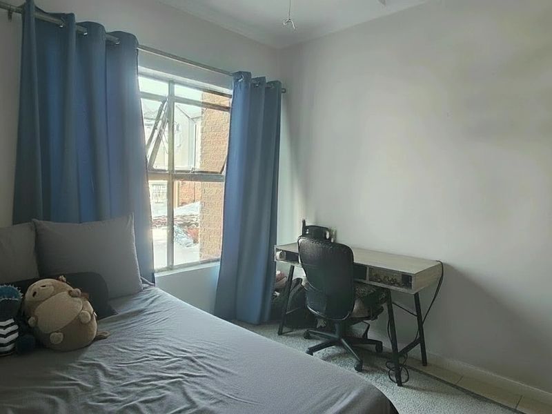 Step into spacious, modern living with this beautifully appointed first-floor apartment - Photo 9