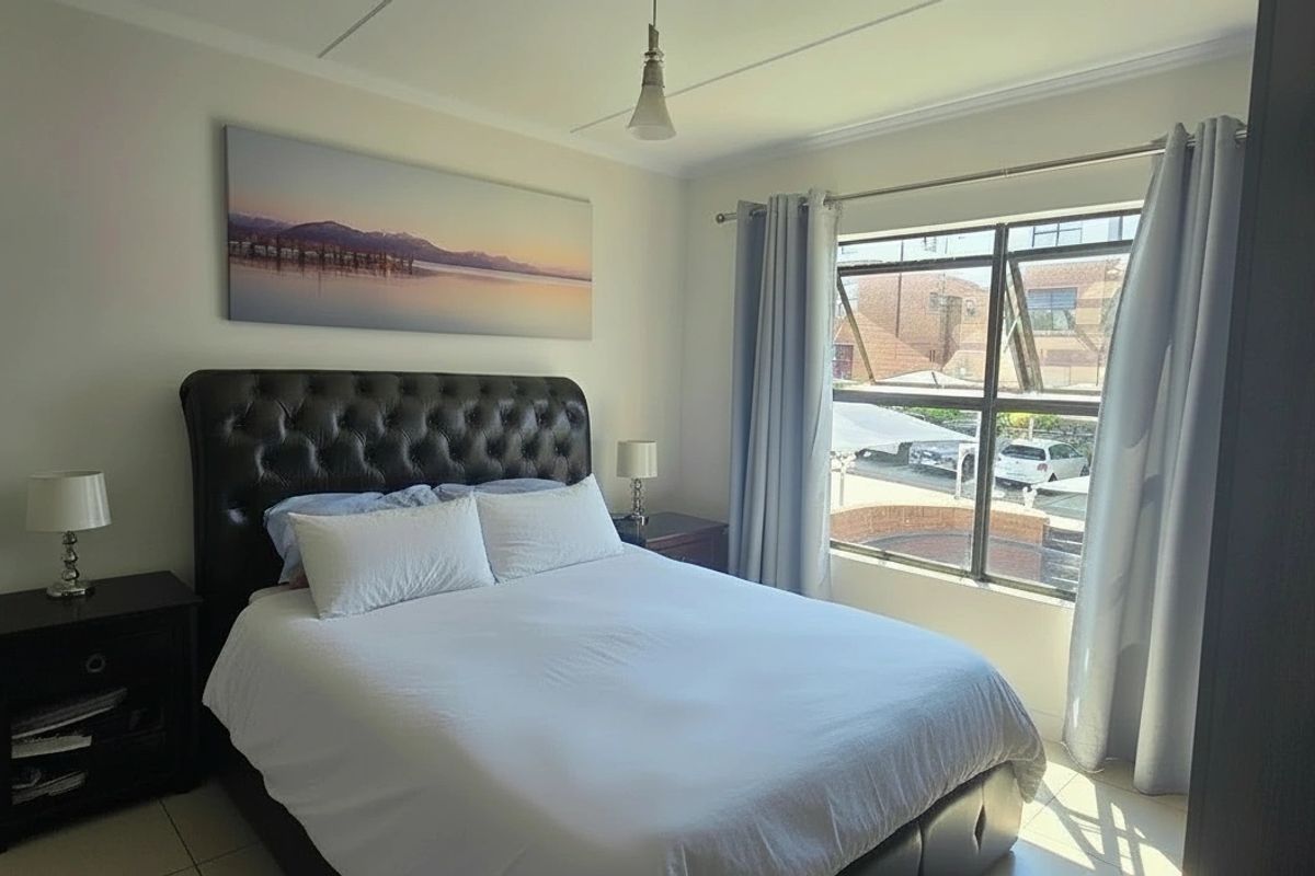 Step into spacious, modern living with this beautifully appointed first-floor apartment - Photo 4