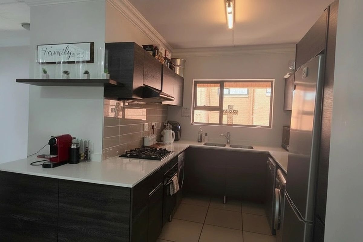 Step into spacious, modern living with this beautifully appointed first-floor apartment - Photo 3