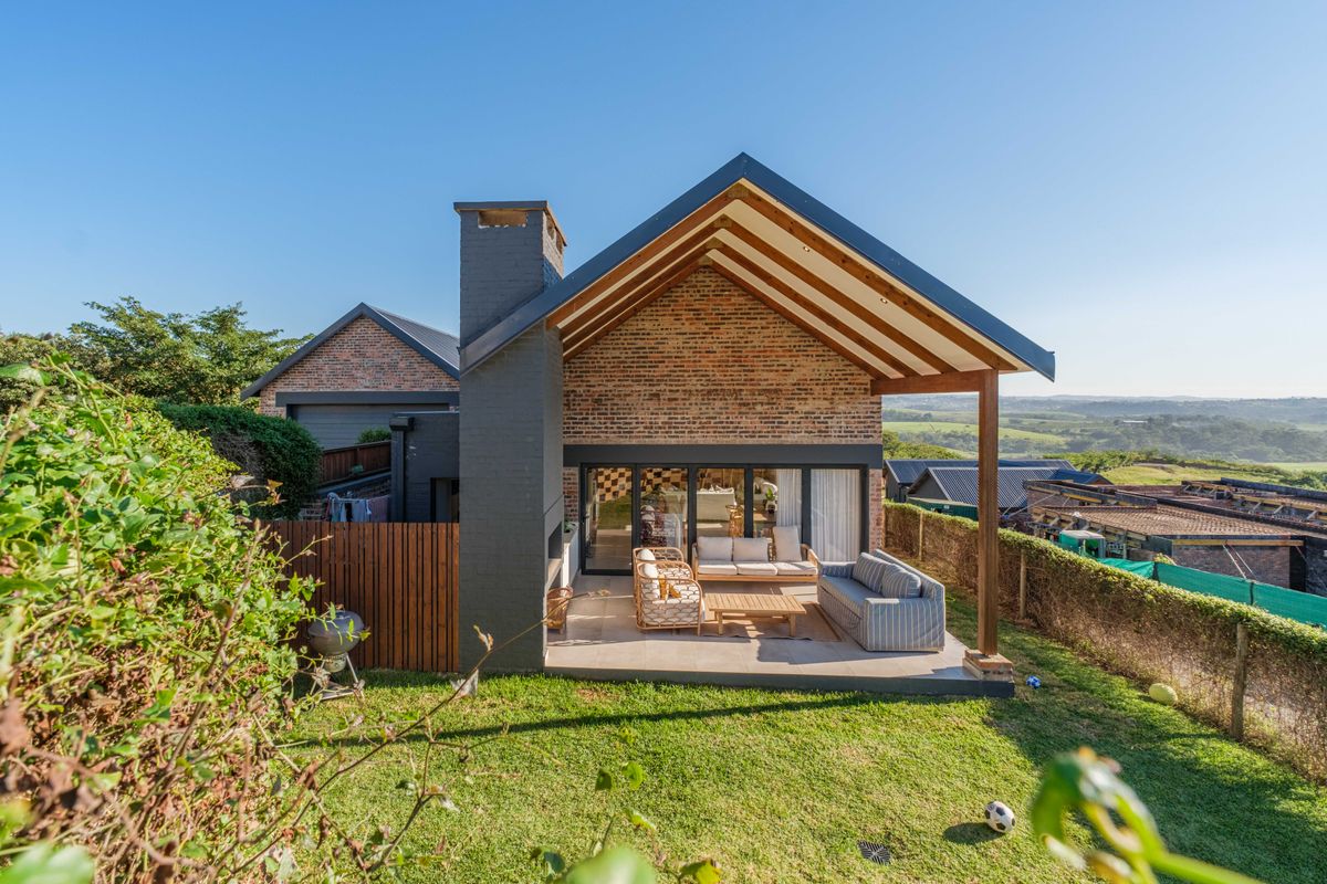 Farm-Style Family Home in Springvale Country Estate - Photo 4