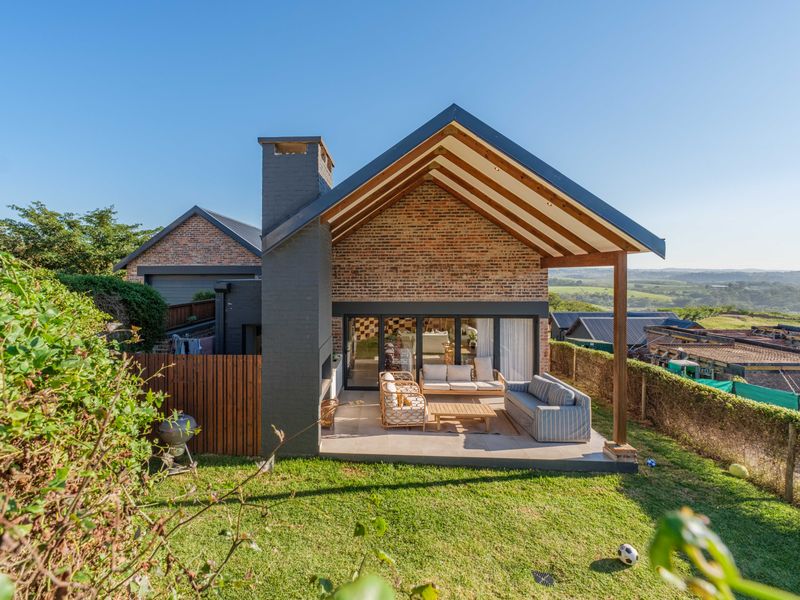 Farm-Style Family Home in Springvale Country Estate - Photo 4