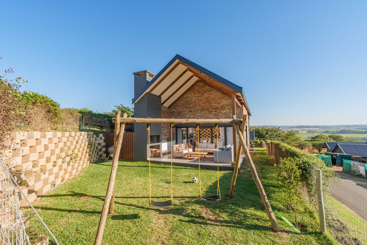 Farm-Style Family Home in Springvale Country Estate - Photo 5