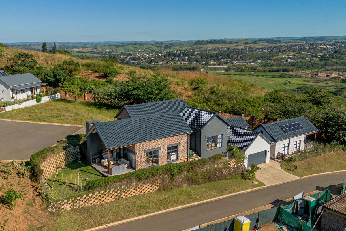 Farm-Style Family Home in Springvale Country Estate - Photo 2