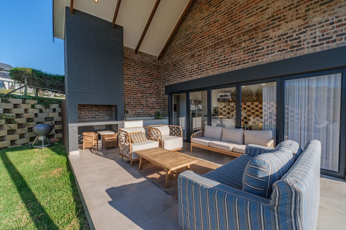 Farm-Style Family Home in Springvale Country Estate - Photo 3