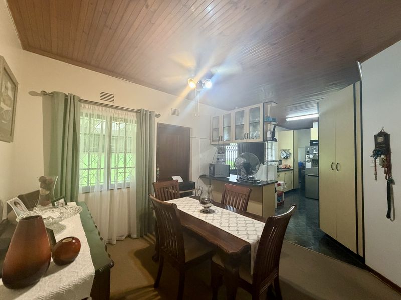 3 Bedroom House with 2 Flatlets for Sale in Veld En Vlei - Photo 3