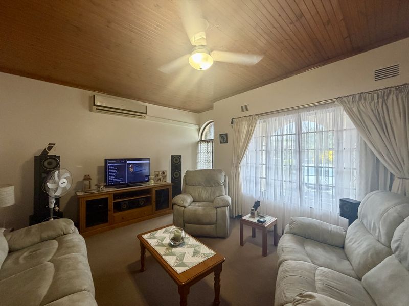 3 Bedroom House with 2 Flatlets for Sale in Veld En Vlei - Photo 4