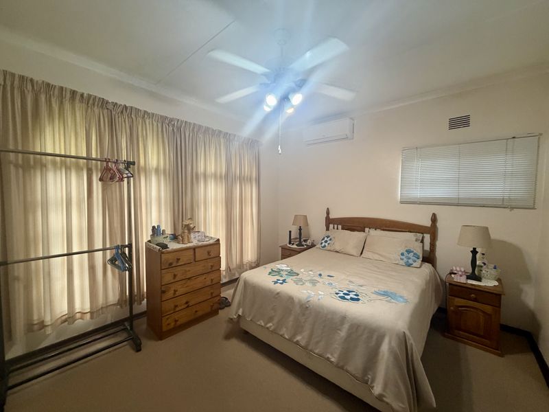 3 Bedroom House with 2 Flatlets for Sale in Veld En Vlei - Photo 8