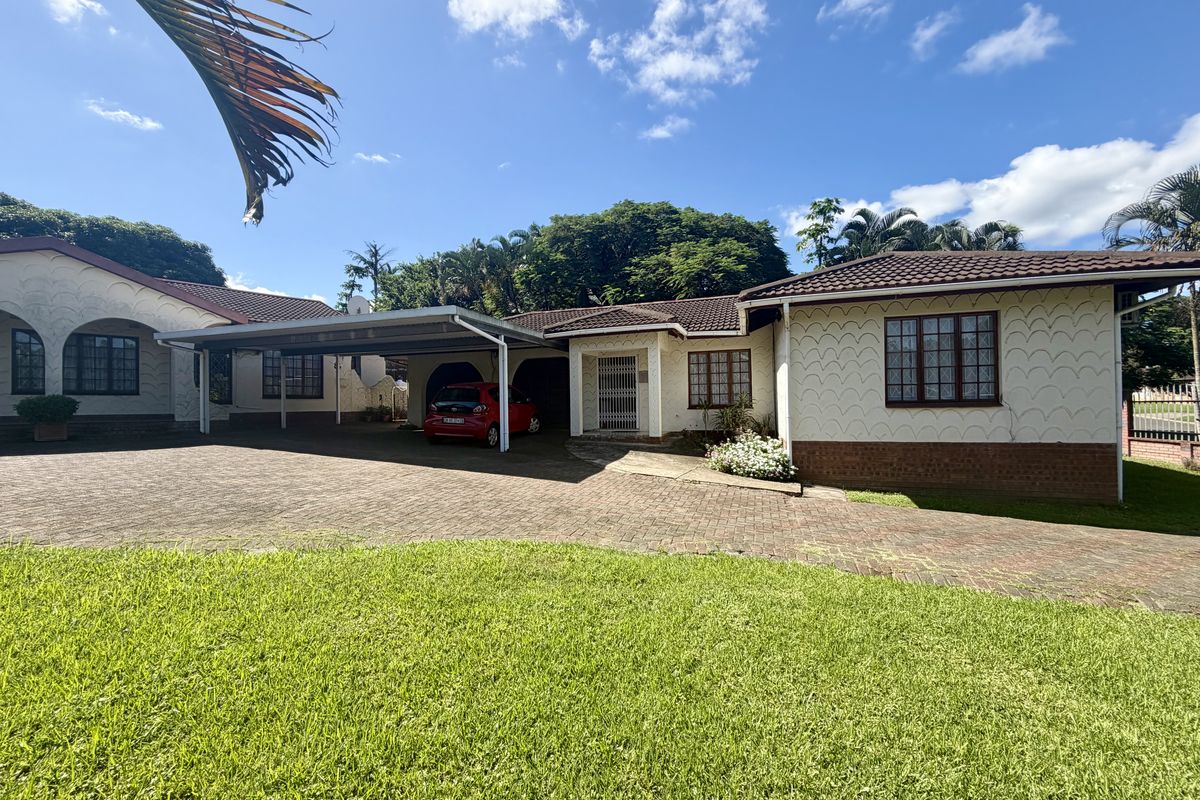 3 Bedroom House with 2 Flatlets for Sale in Veld En Vlei - Photo 2