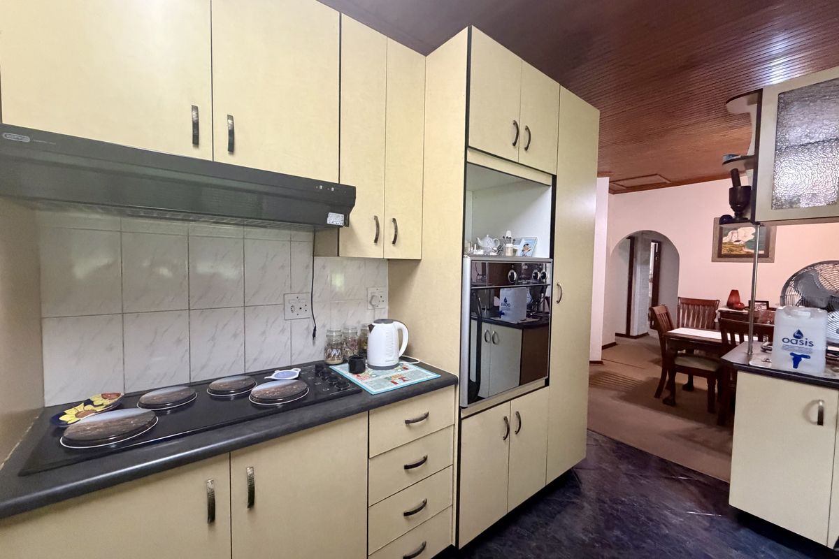 3 Bedroom House with 2 Flatlets for Sale in Veld En Vlei - Photo 5