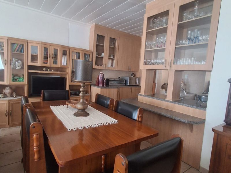 Hidden Gem in Arcon Park– Immaculate 3-Bedroom Townhouse. - Photo 7