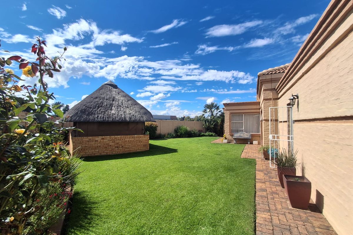 Hidden Gem in Arcon Park– Immaculate 3-Bedroom Townhouse. - Photo 3