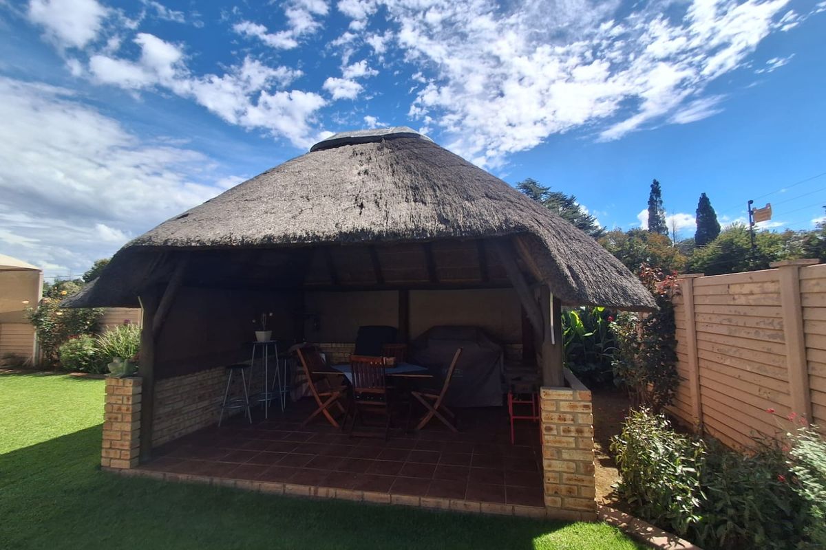 Hidden Gem in Arcon Park– Immaculate 3-Bedroom Townhouse. - Photo 4