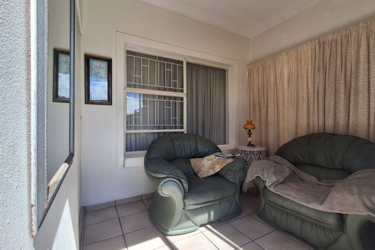 Hidden Gem in Arcon Park– Immaculate 3-Bedroom Townhouse. - Photo 5