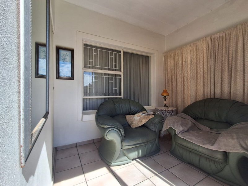 Hidden Gem in Arcon Park– Immaculate 3-Bedroom Townhouse. - Photo 5