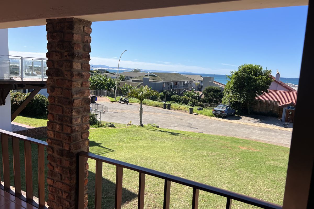 Old School Family Vacation Home in Jeffreys Bay - Photo 3