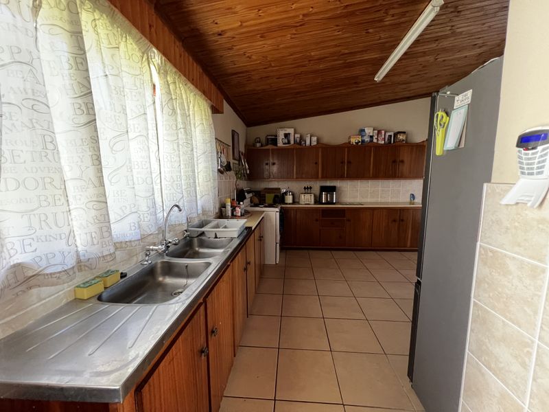Old School Family Vacation Home in Jeffreys Bay - Photo 8
