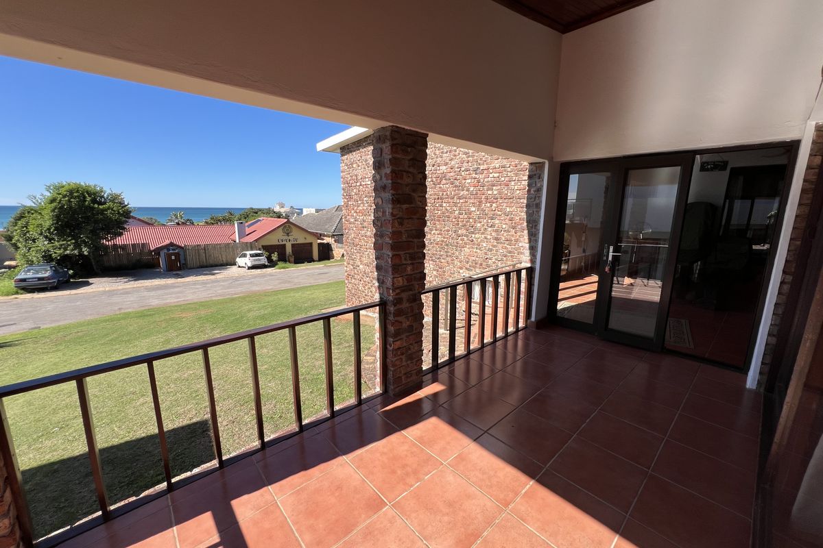 Old School Family Vacation Home in Jeffreys Bay - Photo 2