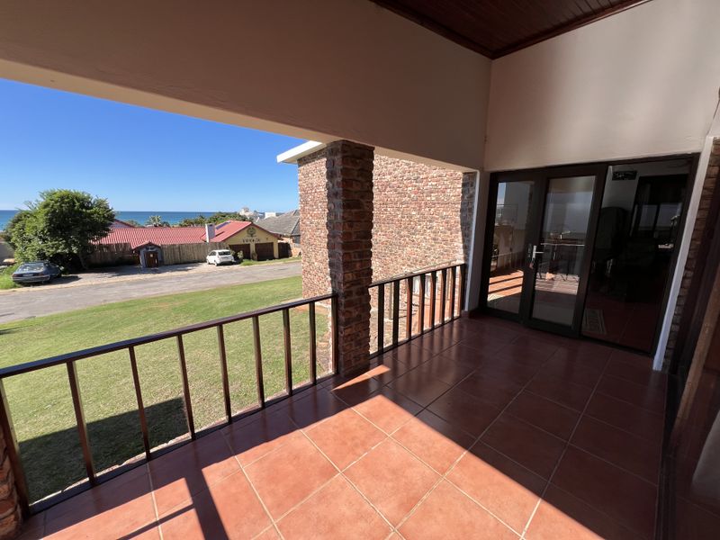 Old School Family Vacation Home in Jeffreys Bay - Photo 2