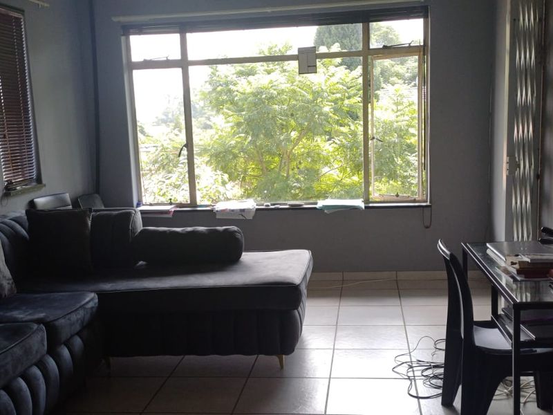 Beautifully designed 1-bedroom apartment that combines comfort, style, and functionality. - Photo 5