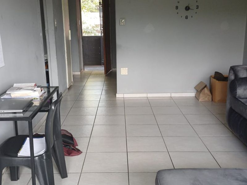 Beautifully designed 1-bedroom apartment that combines comfort, style, and functionality. - Photo 2