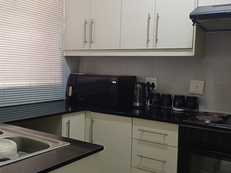 Beautifully designed 1-bedroom apartment that combines comfort, style, and functionality. - Photo 4
