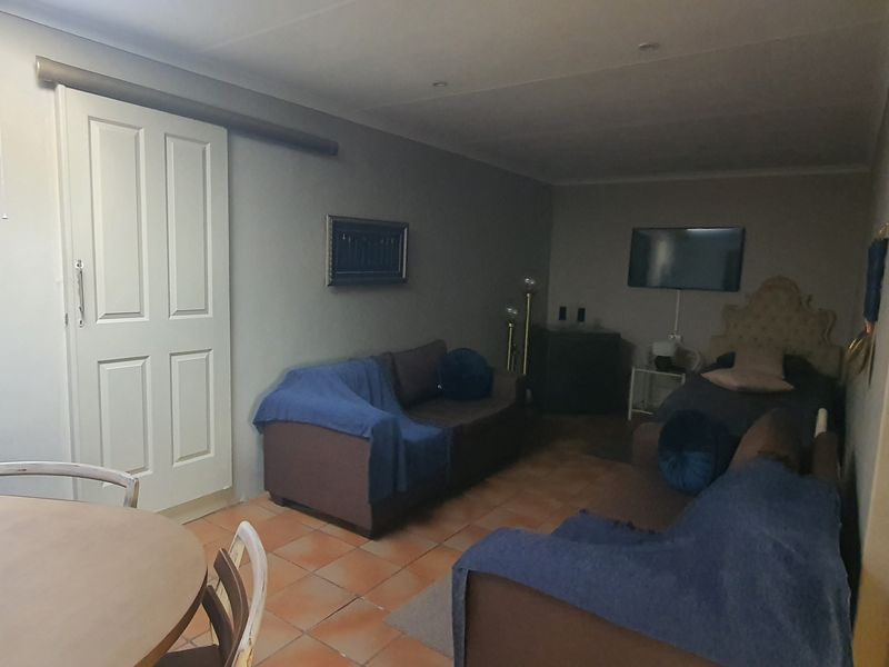 Beautiful home plus 2 flatletts - Photo 9