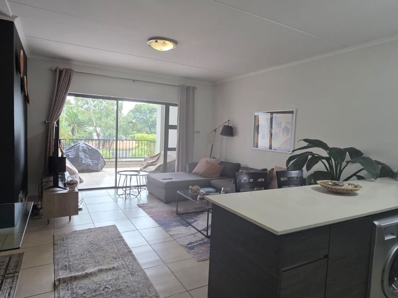 Step into modern, convenient living with this stylish first-floor apartment - Photo 10