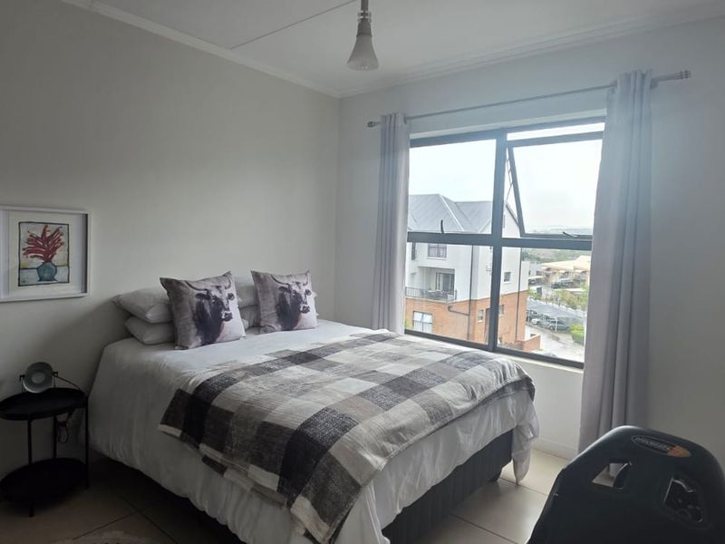 Step into modern, convenient living with this stylish first-floor apartment - Photo 5