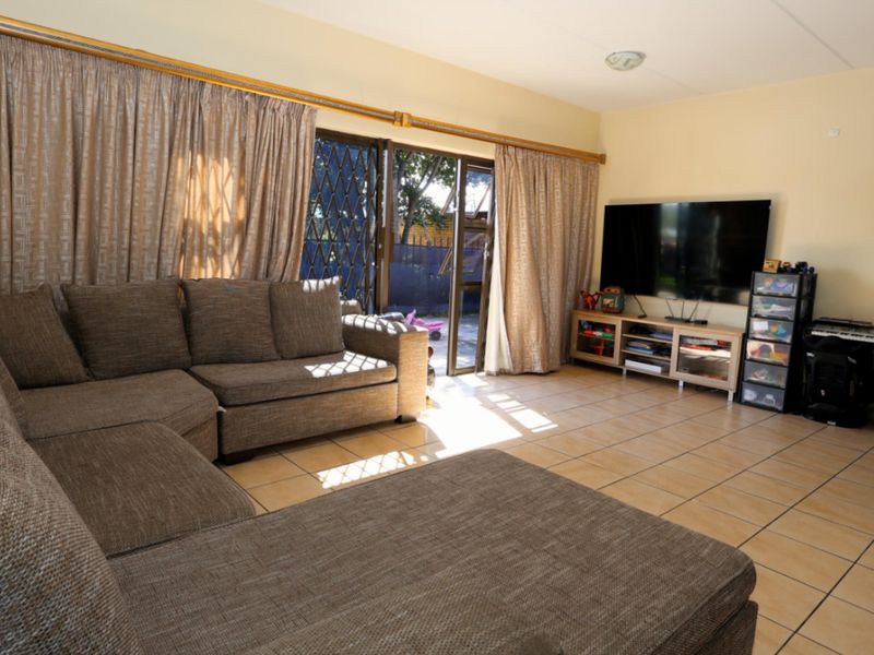 Delightful ground-floor townhouse - Photo 6