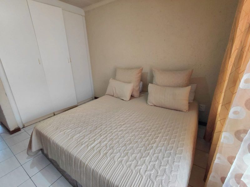 2 Bedroom apartment in a secure complex in Brakpan Central - Photo 9
