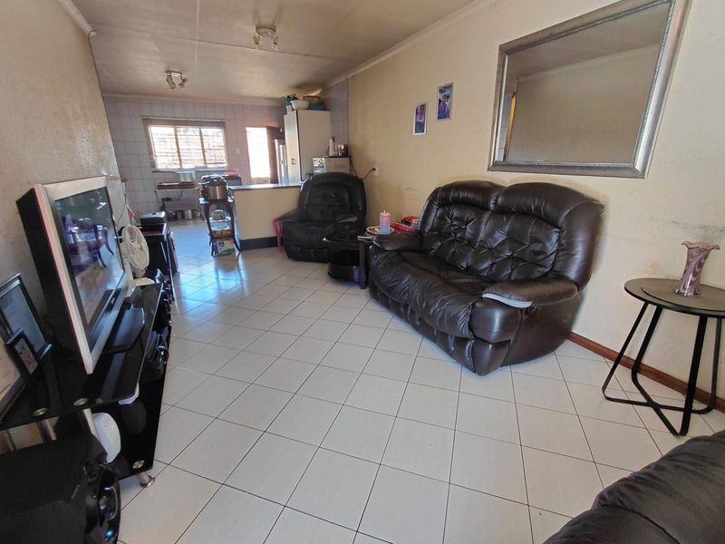 2 Bedroom apartment in a secure complex in Brakpan Central - Photo 6