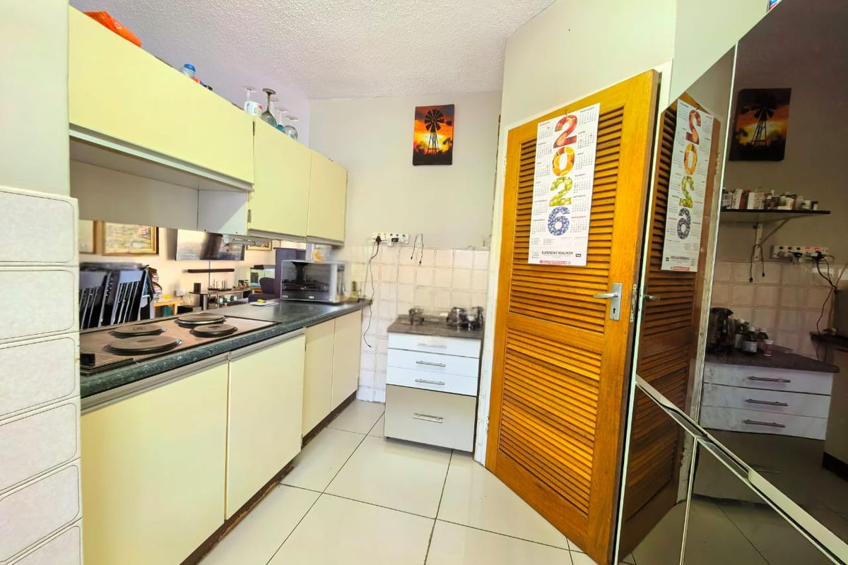 Neat, duplex townhouse for sale in Vaalpark, walking distance to all amenities - Photo 5