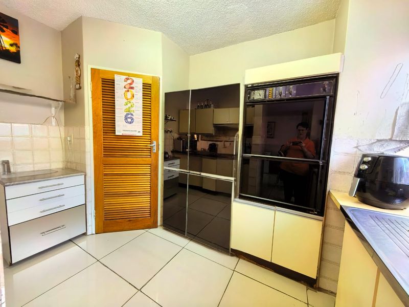 Neat, duplex townhouse for sale in Vaalpark, walking distance to all amenities - Photo 6