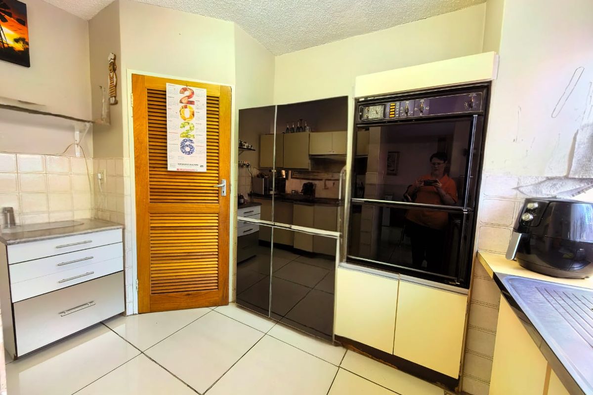 Neat, duplex townhouse for sale in Vaalpark, walking distance to all amenities - Photo 4