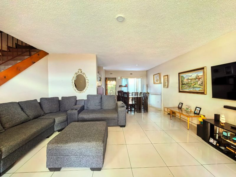 Neat, duplex townhouse for sale in Vaalpark, walking distance to all amenities - Photo 5